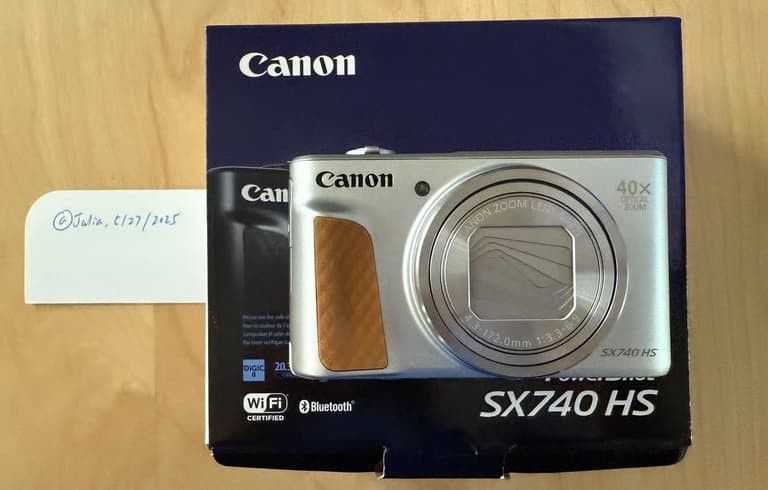 Canon PowerShot SX740 HS - Silver.