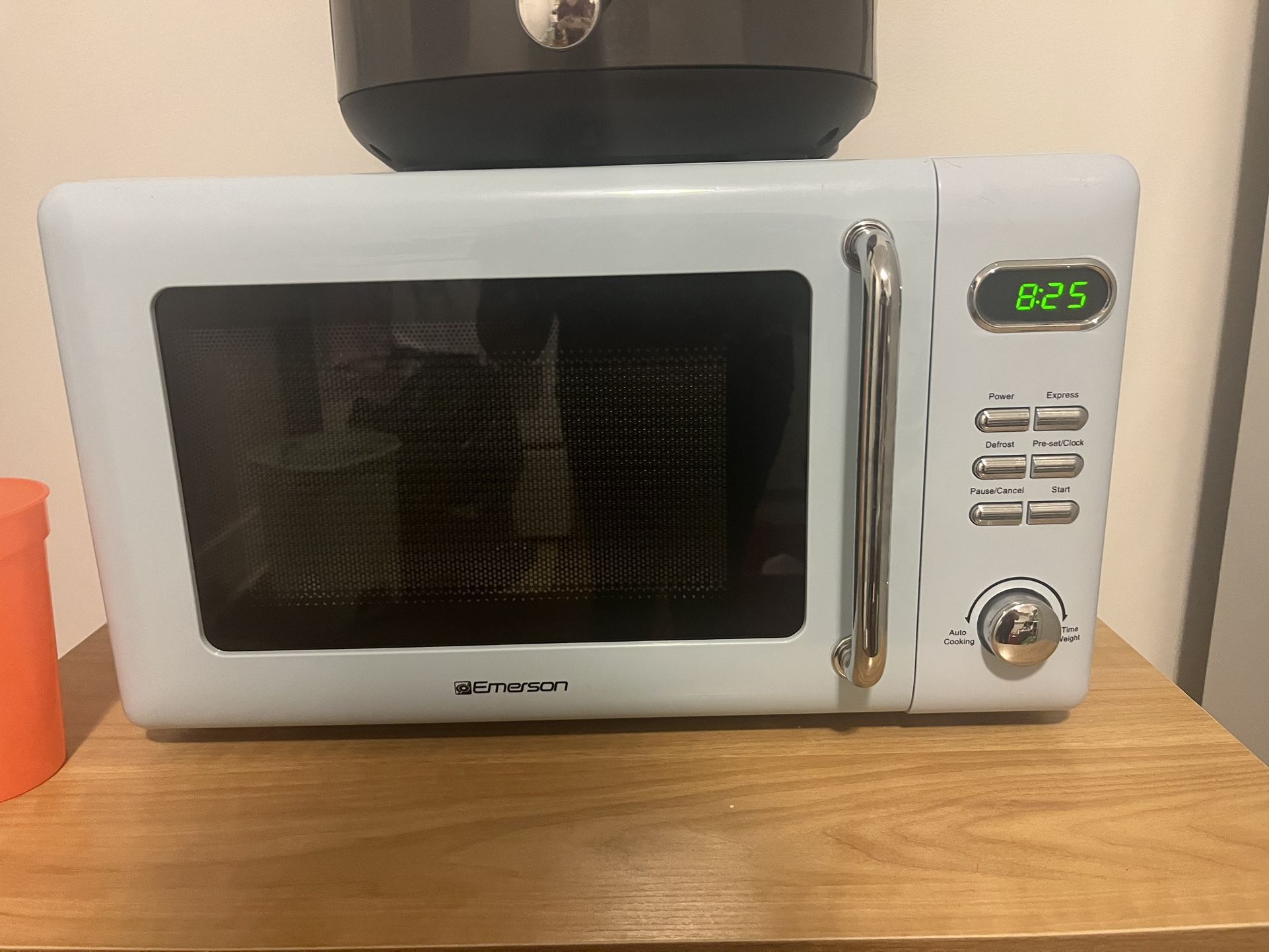 Emerson Retro Microwave