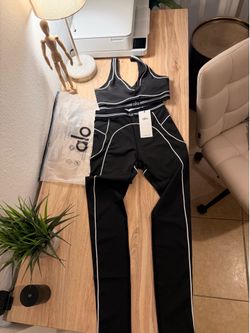 BRAND NEW- Women's Alo black yoga set size S