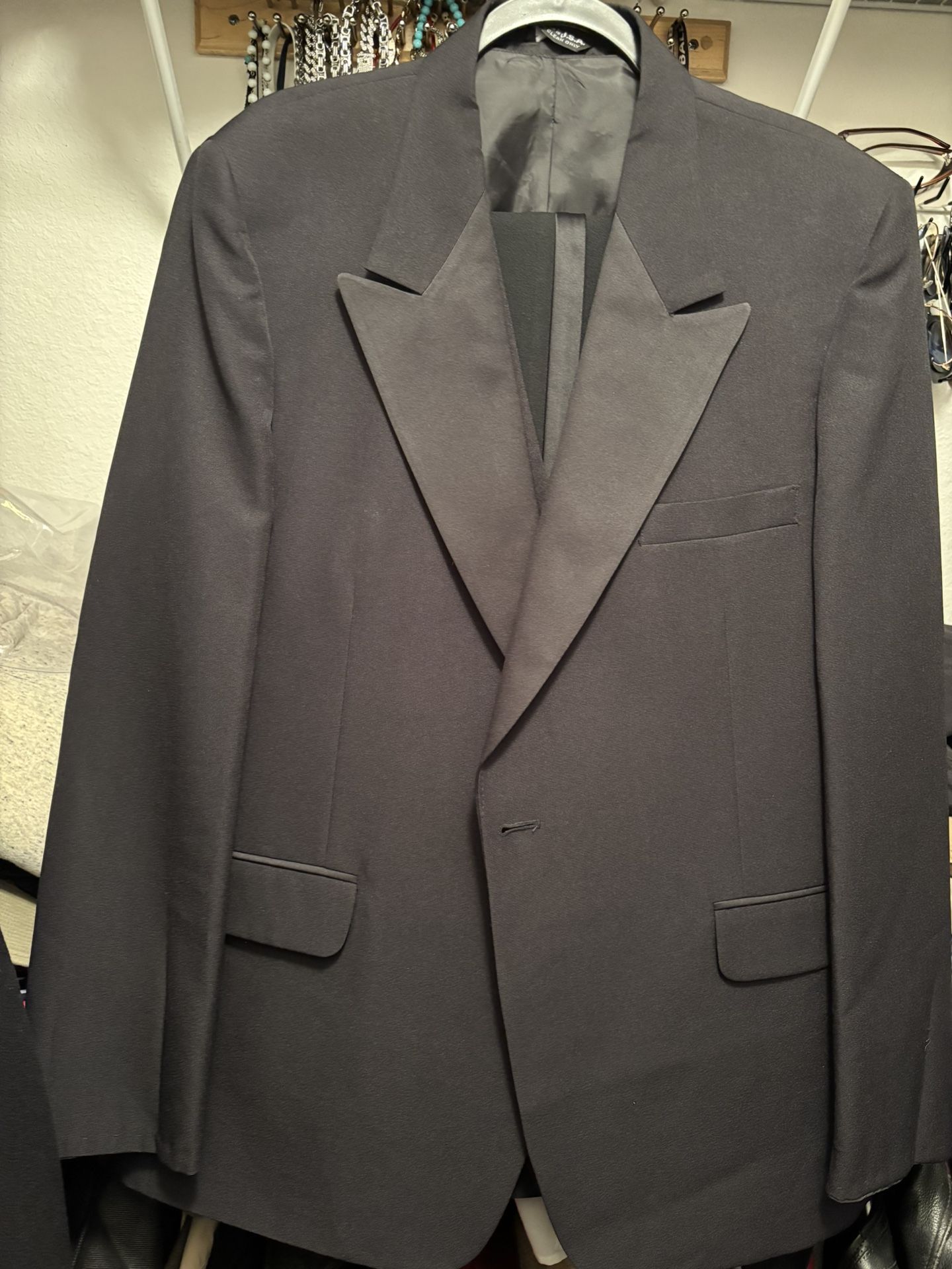 Men black 3 piece tuxedo 46R