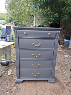 5 drew dresser chess 4f 2in tall)3f2in long) 18wdy