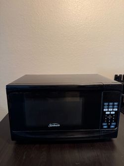 Sunbeam Black Countertop Microwave