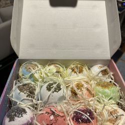 Set Of 12 Bath Bombs 