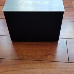 Bluetooth Speaker With USB And Aux Output Excellent condition 
