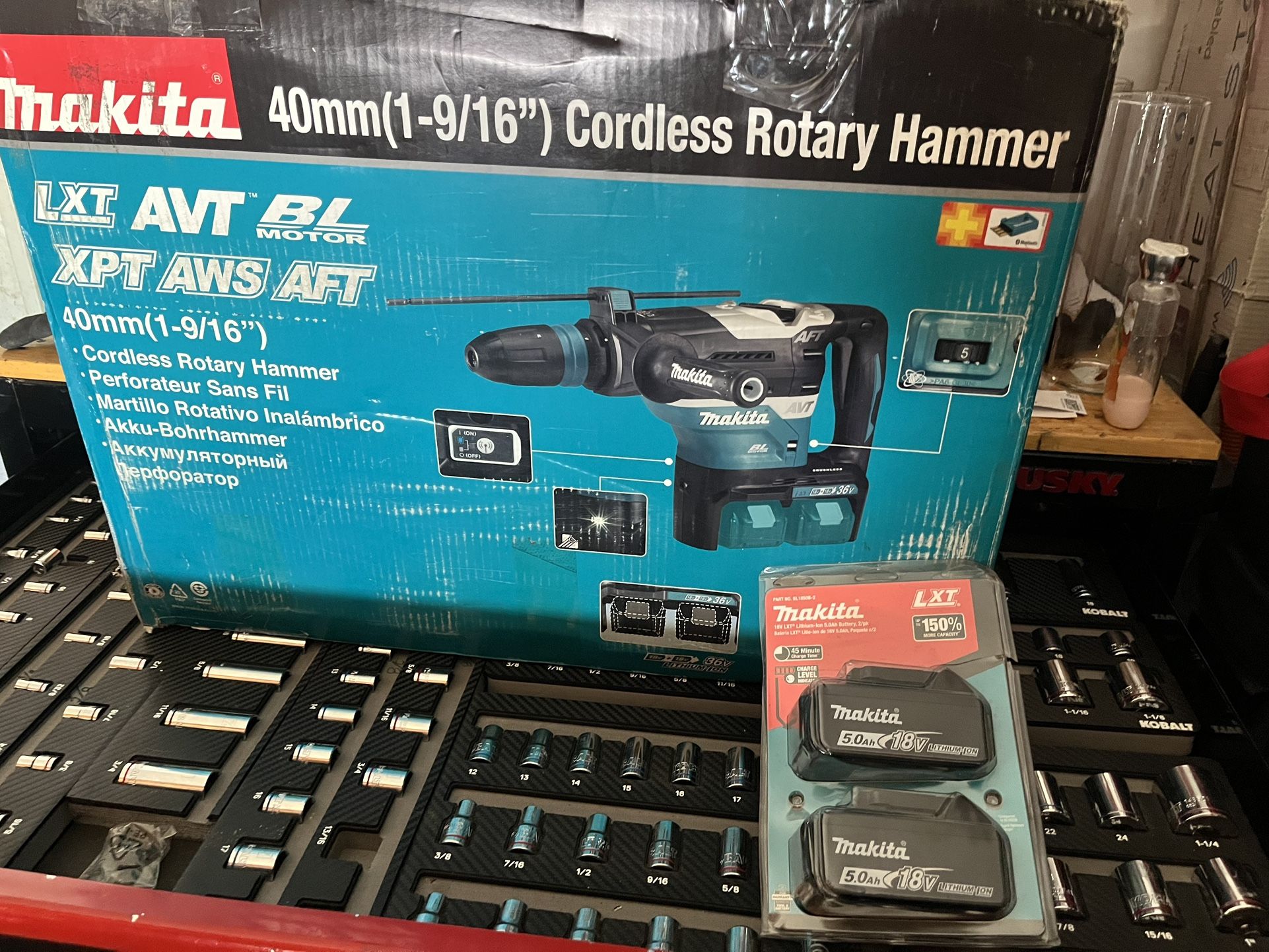 36V (18V X2) LXT® Brushless 1‑9/16" Advanced AVT® Rotary Hammer Kit, SDS‑MAX, AFT®, AWS® (5.0Ah)