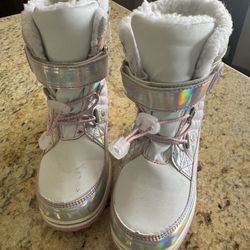 Girl Snow Boot Size 2 