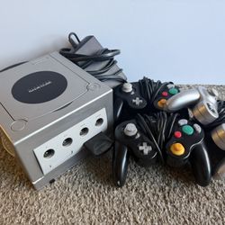 Nintendo Gamecube Console with 3 Controllers & Power Cord VINTAGE RARE Bundle