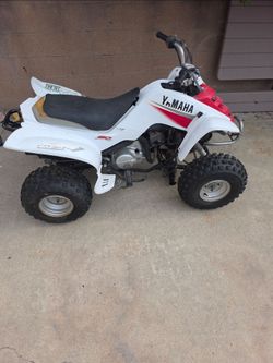 Yamaha ATV.   2004 raptor  3 cambios.   Creo que es 80.