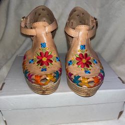 Wedges Embroidered heels