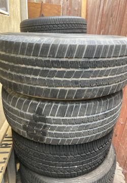 265/60 R 18 Michelin’s two tires in OK condition they have about 40 to 50%
