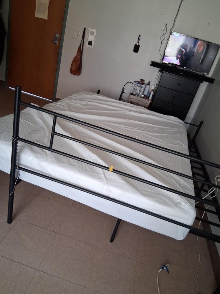Queen Size Matress With Ben Frame