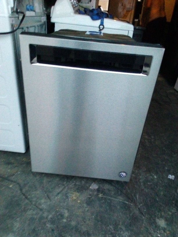 BRAND NEW STAINLESS STEEL UNDER COUNTER DISHWASHER 