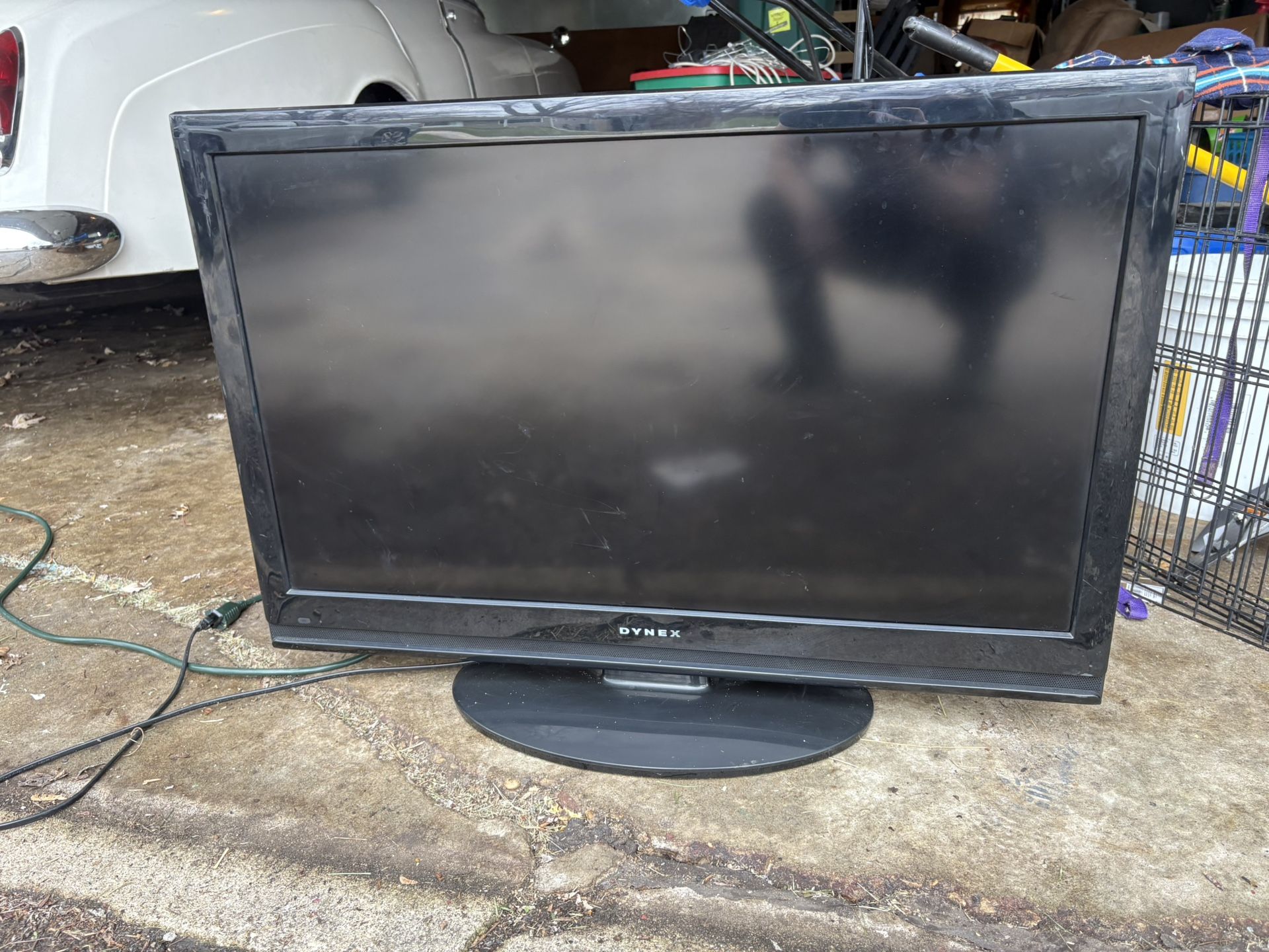 Dynex 36in Tv With Roku