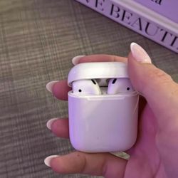 Apple Airpods 2nd Gen With Charging Case & Charger