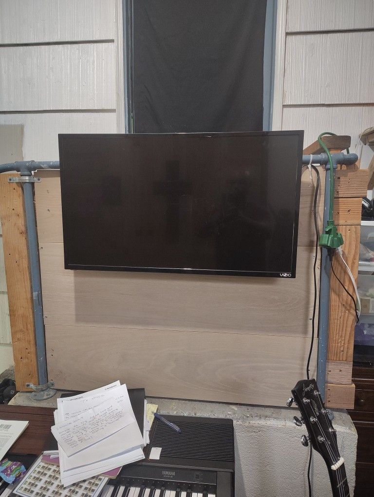 30" Vizio Smart TV With Wall Bracket