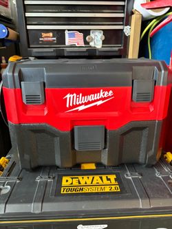 Milwaukee M18 Vacuum