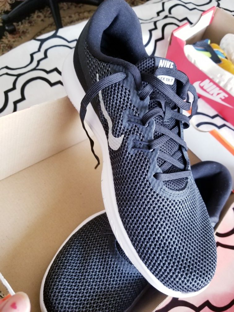 W NIKE FLEX TRAINER SHOES