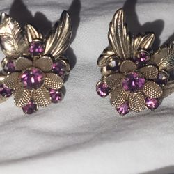 Gorgeous Vintage Gold Tone & Purple Rhinestone Small Flower