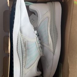 Puma White Size 8 Women’s Tennis Shoes