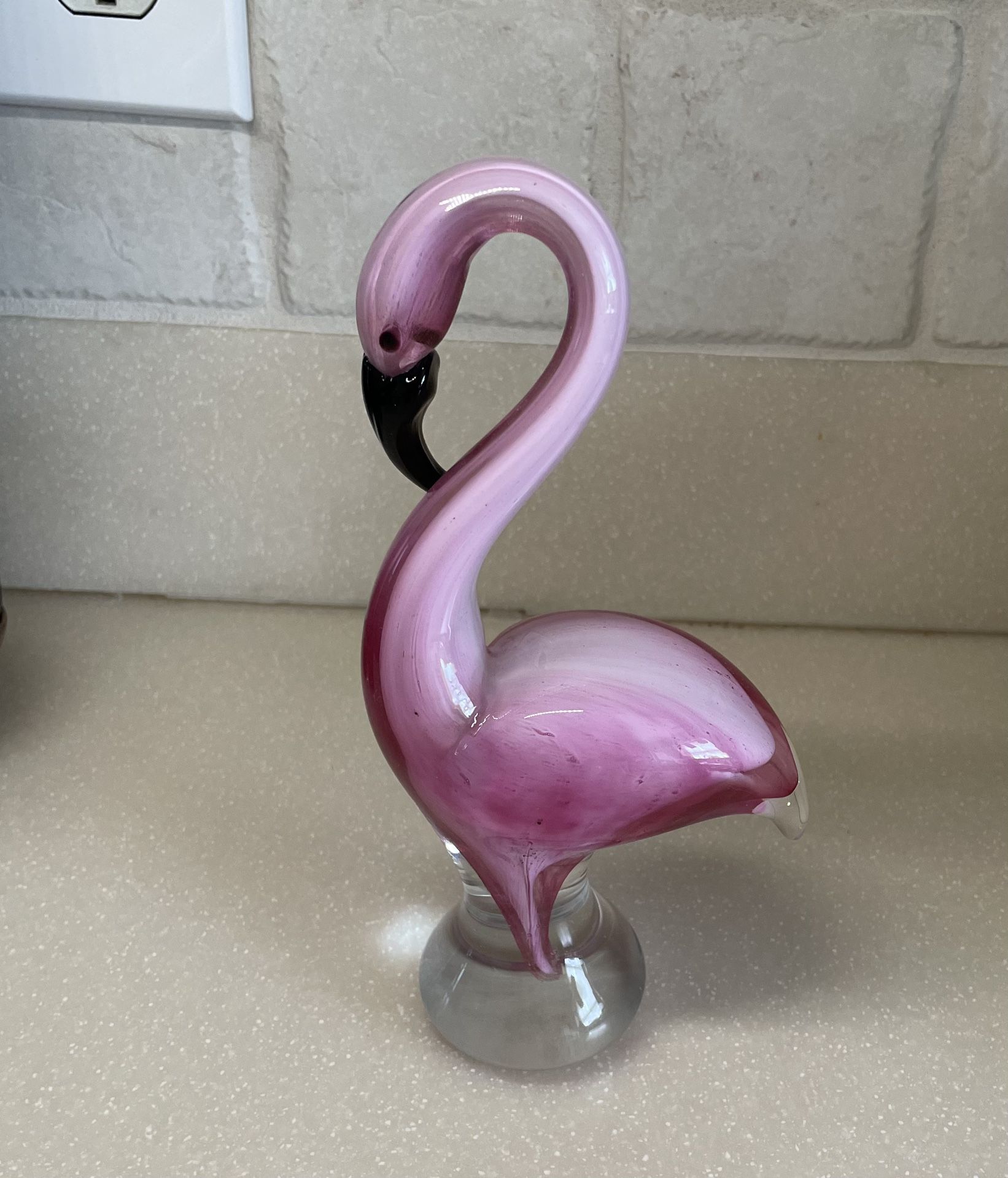 8 inch standing flamingo paperweight. Displayed but a new condition no issues.