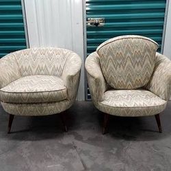 2 living rooms Antique Chairs