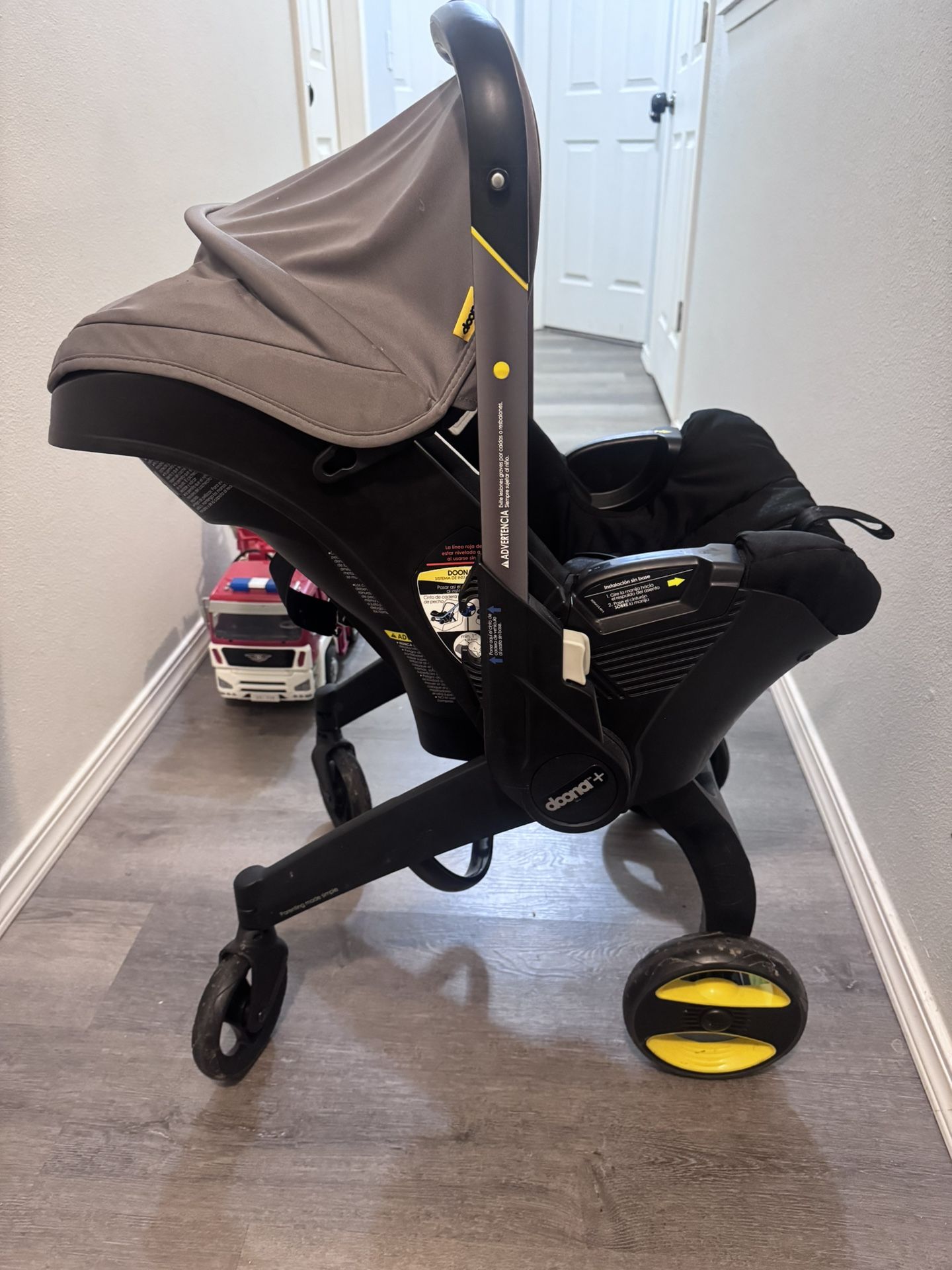 Doona 2 in 1 Car Seat & Stroller + 3 Bases