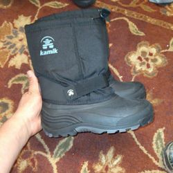 Snowboots Size 6 Youth Boy