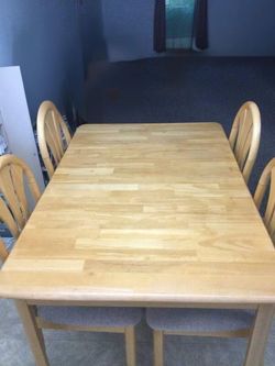 (Free delivery) Dining table and 4 chairs