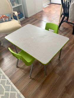 Kids table and chairs