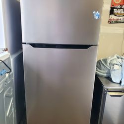 Insignia Top Freezer Refrigerator Fridge