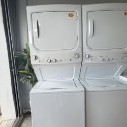 GE 27” COMBO DE LAVADORA Y SECADORA 