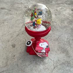 Peanuts Christmas Snow Globe