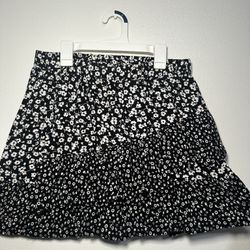 Black Skirt with White Flowers - 16/18 Y