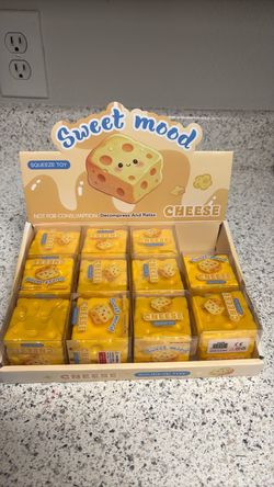 Crunchy cheese squishy