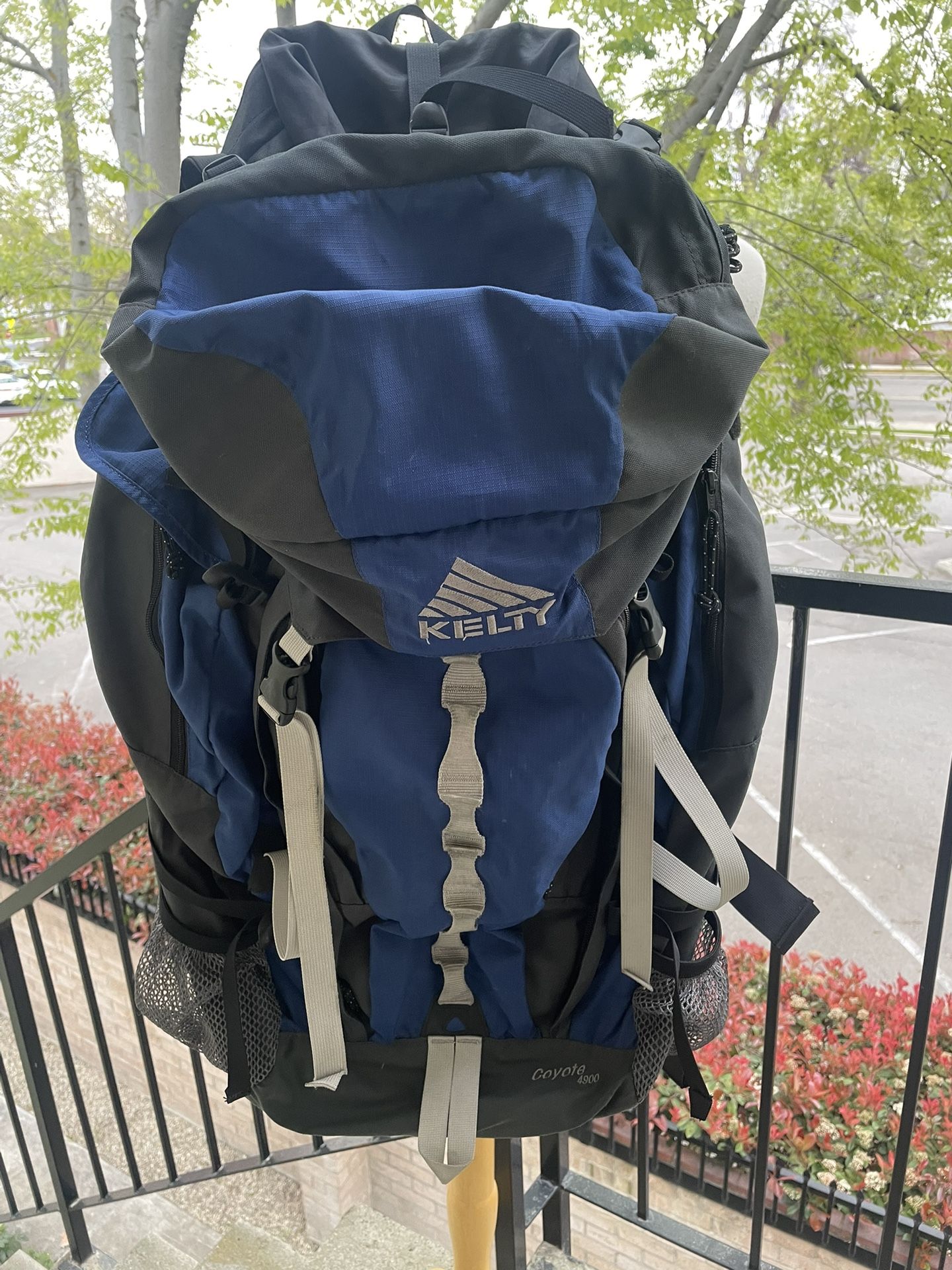 kelty 4900 backpack Kelty Coyote 4900 backpack - excellent condition for Sale in Fresno, CA