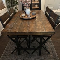 Ashleys Fuenkture Dining Table 