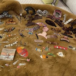 Large collection of various women’s and girl’s hair clips and barrettes. 