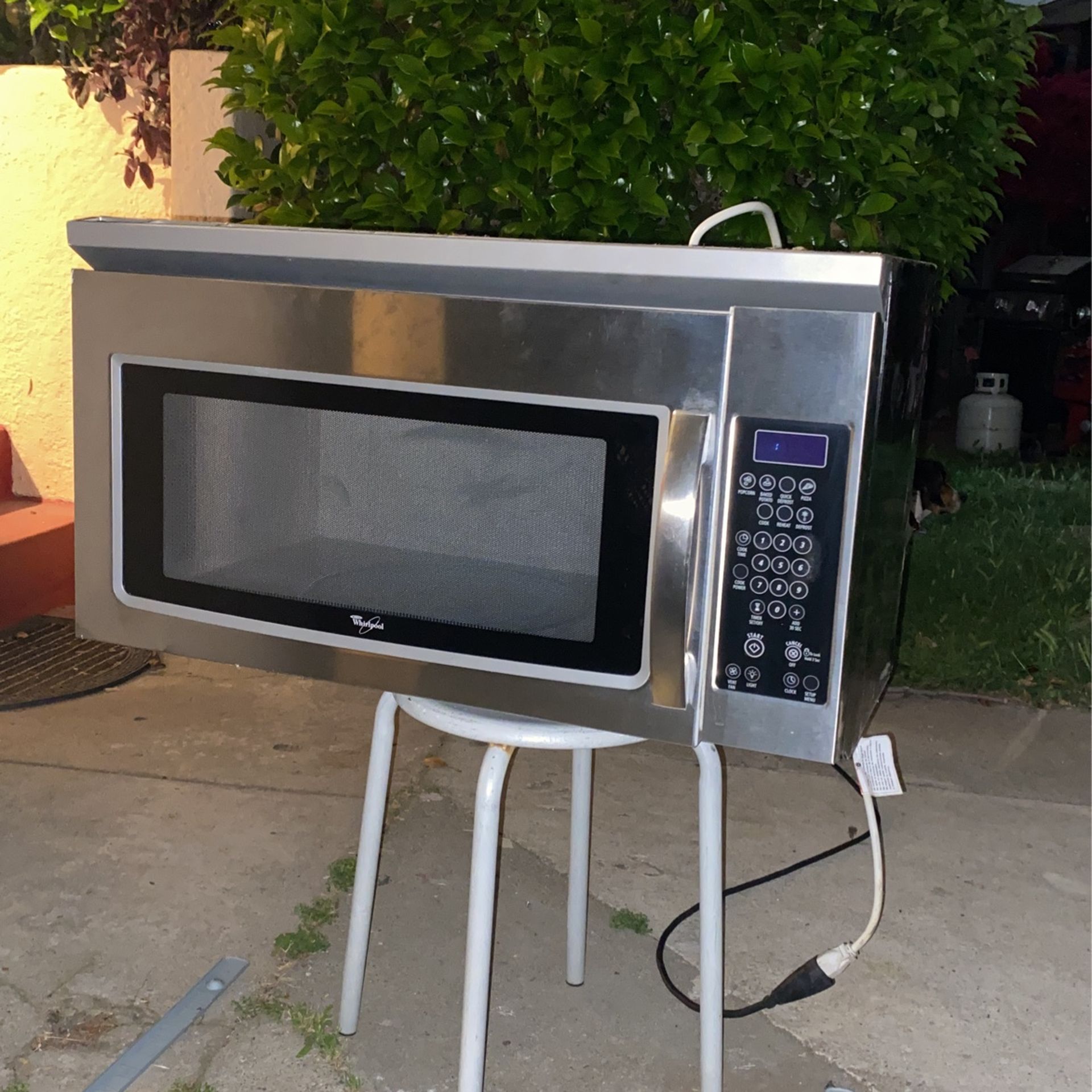 Over Range Microwave Whirlpool Works Great Very Clean Good Condition 30” Installation Hardware Included 