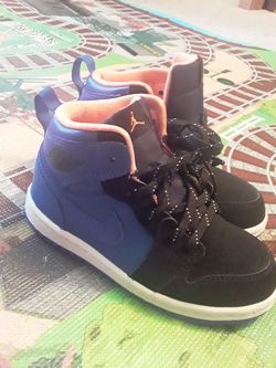 Kids Jordans size 9