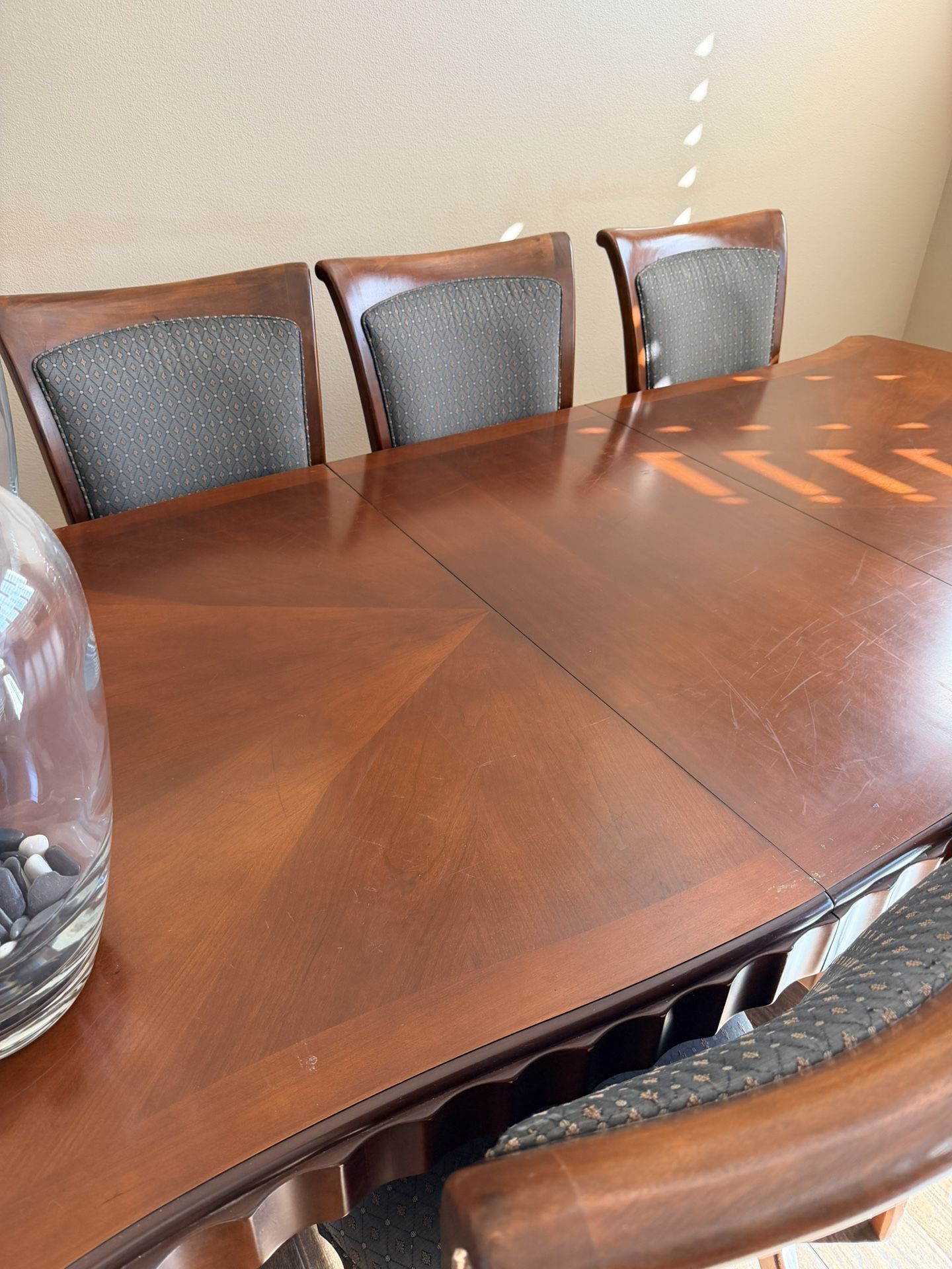 Dining table With 8 Chairs And Extention Piece