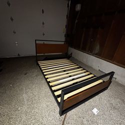 Queen Frame 