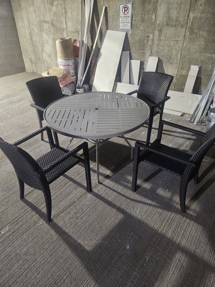 Metal Patio Table with 4 Chairs