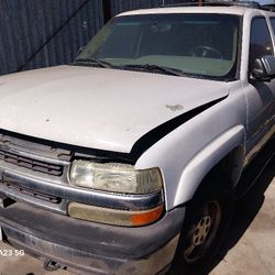 2003 Chevrolet Suburban For Parts 