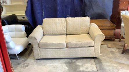 Free Love Seat