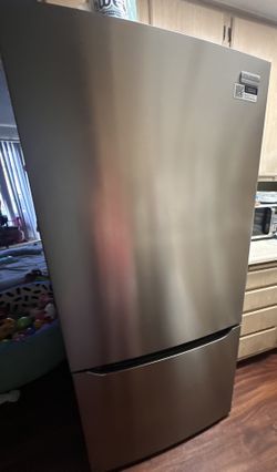 Fridgidaire Bottom Freezer Refrigerator (READ DISCRIPTION!!)