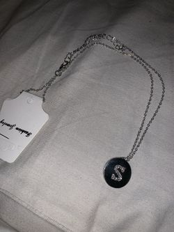 Initial necklace *S*