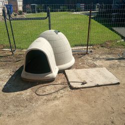 Dog House And Electric Blanket For Dogs.