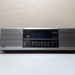 Vintage General Electric Model 7-4945A GE AM/FM Dual Alarm Clock Radio
