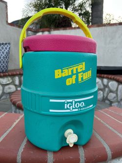 Igloo 2-gallon Barrel of Fun