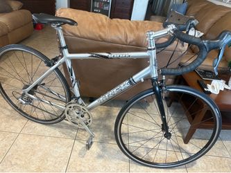 TREK.  1000.  Road.  Bike.  16. Velocidades